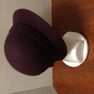VGUC. Women's purple wool inspired 20s to 30s style hat.